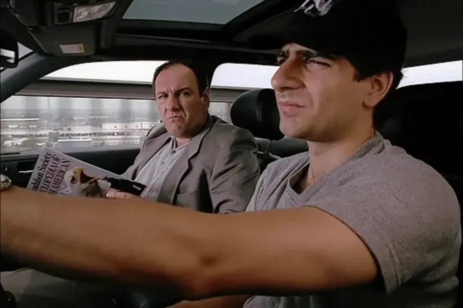 James Gandolfini e Michael Imperioli em cena da série 'Sopranos'