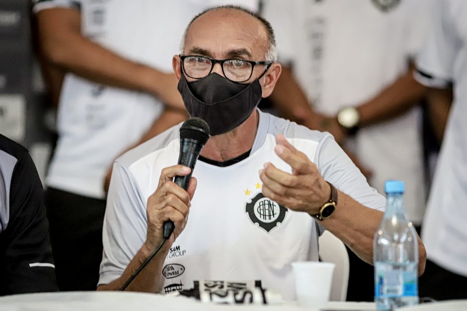 Rio Negro anuncia Mirandinha como técnico e mais 16 jogadores para a disputa da Série B 