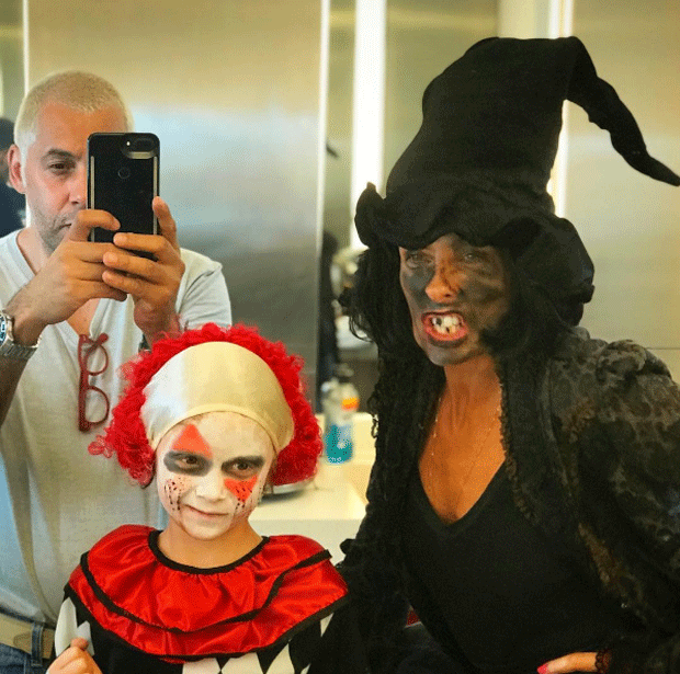 Adriane Galisteu e o filho prontos para o Dia das Bruxas (Foto: Reprodução / Instagram)