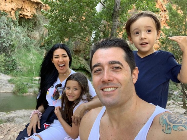 Simaria e o marido, Vicente, com os filhos (Foto: Reprodução/Instagram)