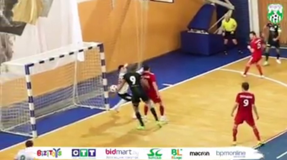 Brasileiro Faz Gol De Mao Mas Avisa Ao Arbitro Que Invalida O