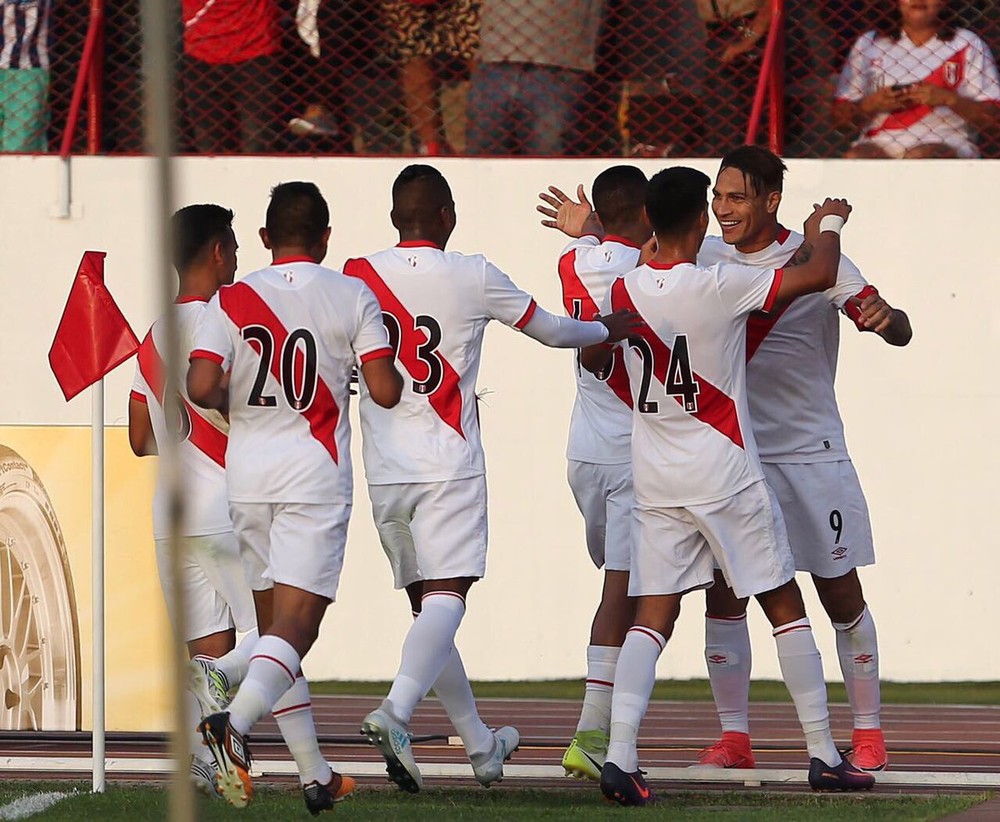 Guerrero faz golaço, bate Gatito, e Peru vence amistoso contra Paraguai