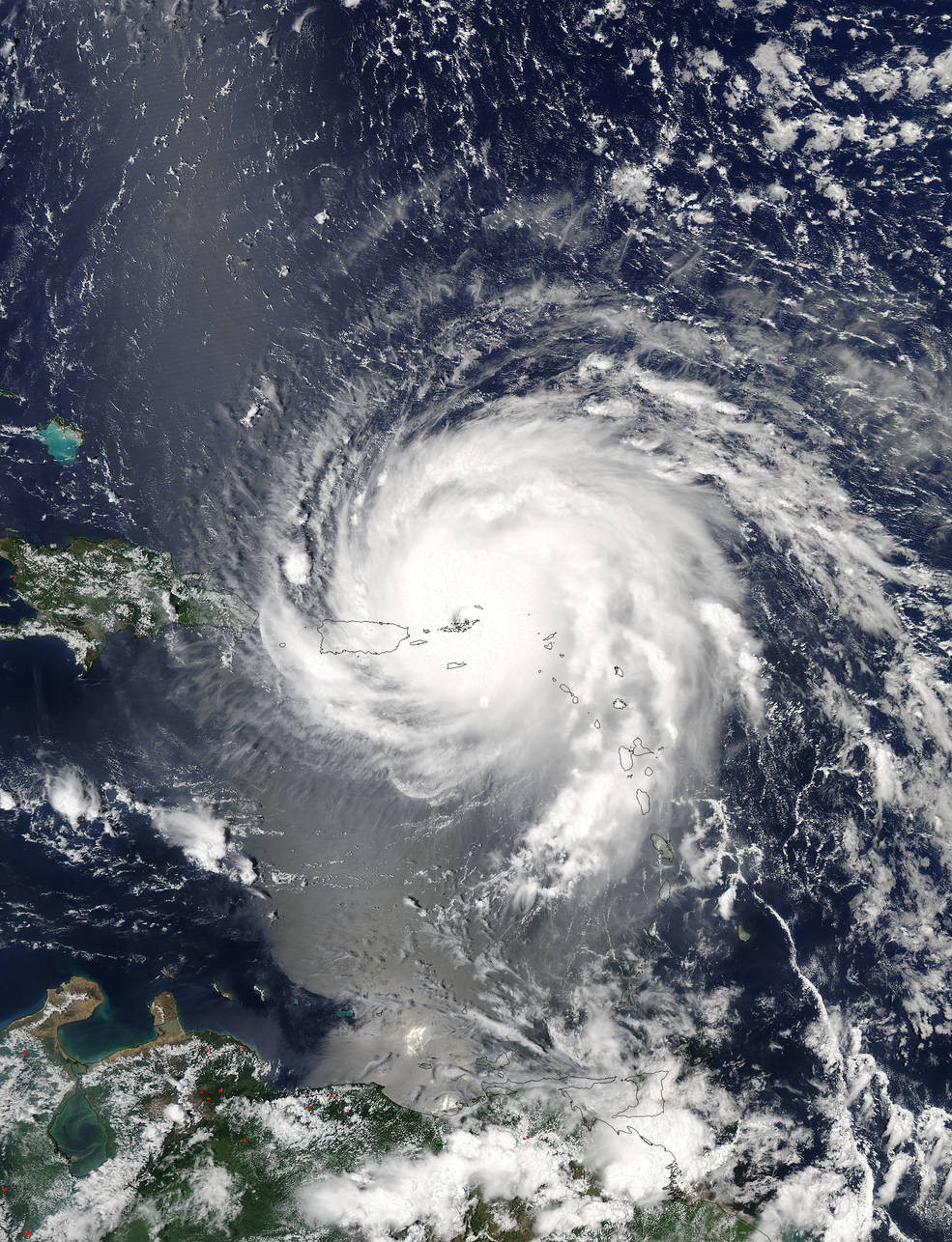 Furacão Irma sobre as Ilhas de Sotavento e Porto Rico, no dia 6 de setembro de 2017, às 13:45 da tarde (Foto: NASA Goddard MODIS Rapid Response Team)