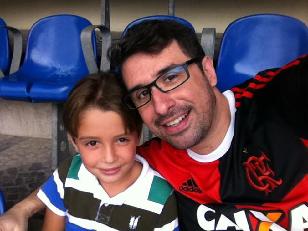 Fábio junto com o afilhado Guilherme, companheiros de torcida — Foto: Arquivo Pessoal