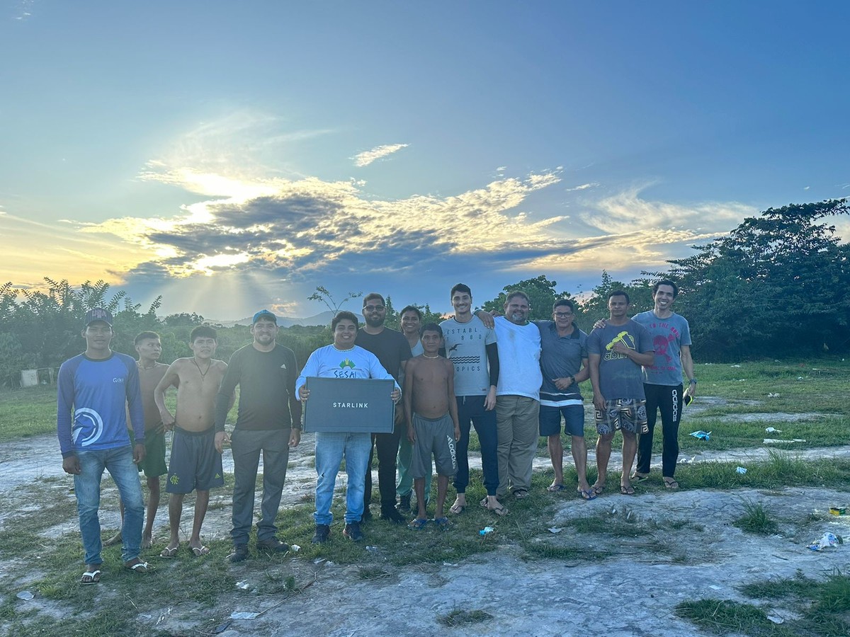 Terra Yanomami recebe primeira antena de internet via sat&eacute;lite de empresa  de Elon Musk | Roraima | G1