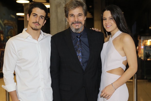 Enzo Celulari, Edson Celulari e Sophia Raia (Foto: Manuela Scarpa/Brazil News) Enzo Celulari, Edson Celulari e Sophia Raia (Foto: Manuela Scarpa/Brazil News)