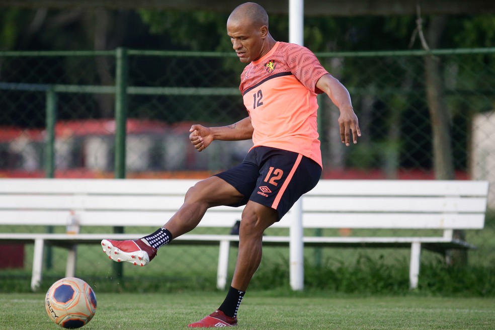 Patric em treino pelo Sport — Foto: Anderson Stevens / Sport Club do Recife