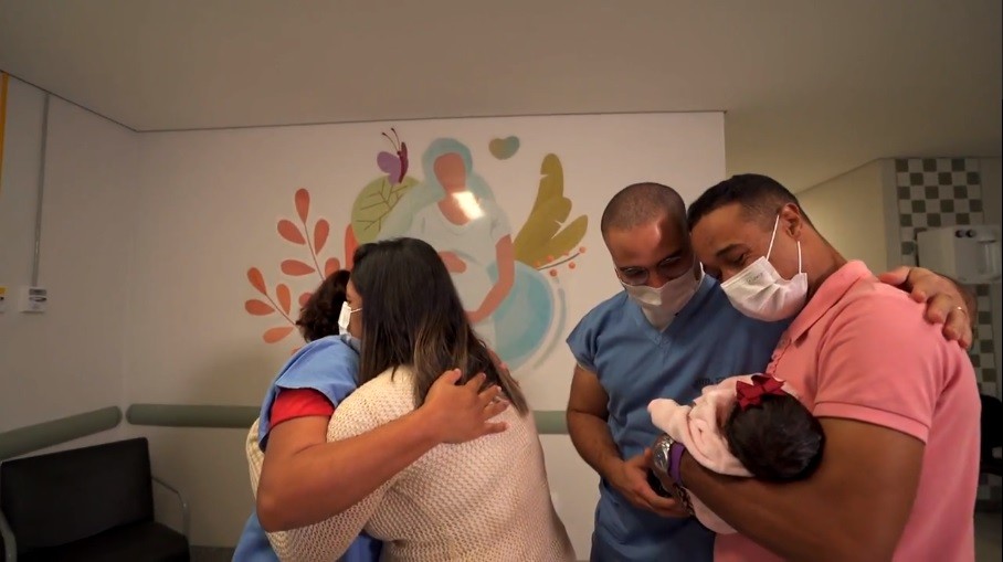 'Agora é medicina de guerra', lembra médico que ajudou no parto do bebê que nasceu durante o incêndio na Santa Casa de Belo Horizonte