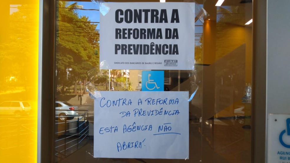 Os bancos públicos não tiveram expediente na manhã desta sexta-feira (14), em Bauru. — Foto: César Evaristo/ Divulgação 