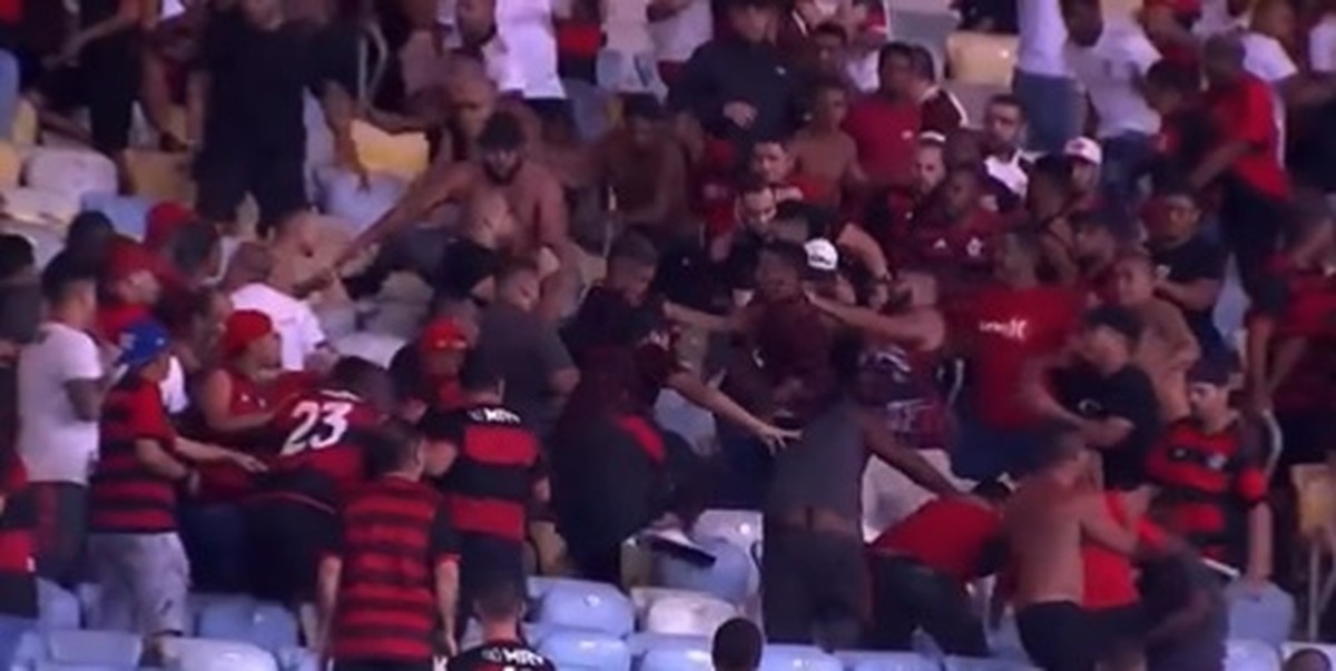 Isla desfalca Flamengo por sintomas de gripe e posta foto em balada