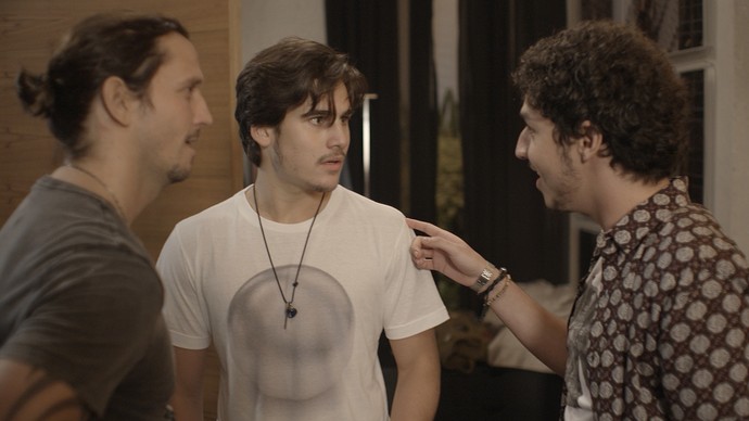 Gui faz proposta para Zac e Tom e os garotos acabam topando (Foto: TV Globo)