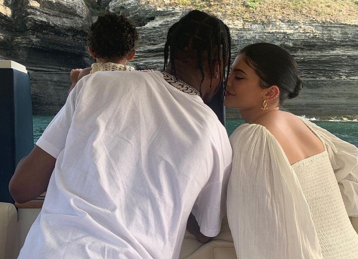 Kylie Jenner, Travis Scott e a filha do casal, Stormi (Foto: Reprodução / Instagram)