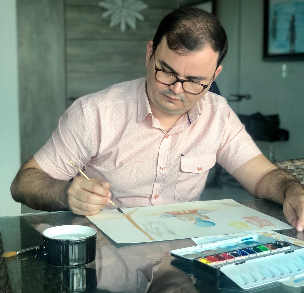 Depois de mais de duas dÃ©cadas dedicadas exclusivamente Ã  medicina, o infectologista SÃ¡vio Bezerra decidiu abraÃ§ar outra paixÃ£o: a arte â Foto: DivulgaÃ§Ã£o