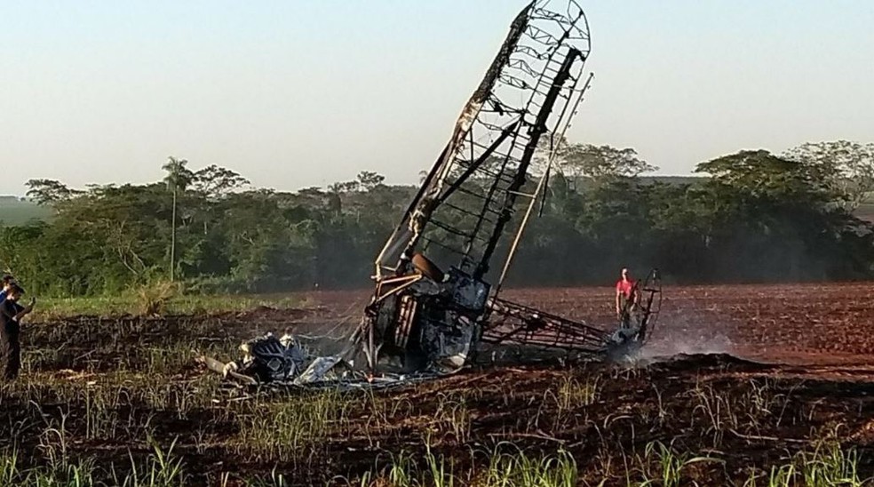 Piloto morreu na queda do avião agrícola em Itápolis (Foto: 104 FM/Divulgação)