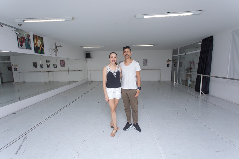 Os bailarinos e professores PatrÃ­cia Pressutti e AndrÃ© Matos em sua escola em SÃ£o Paulo: movimento se estabilizou em 2018 â Foto: Celso Tavares/G1