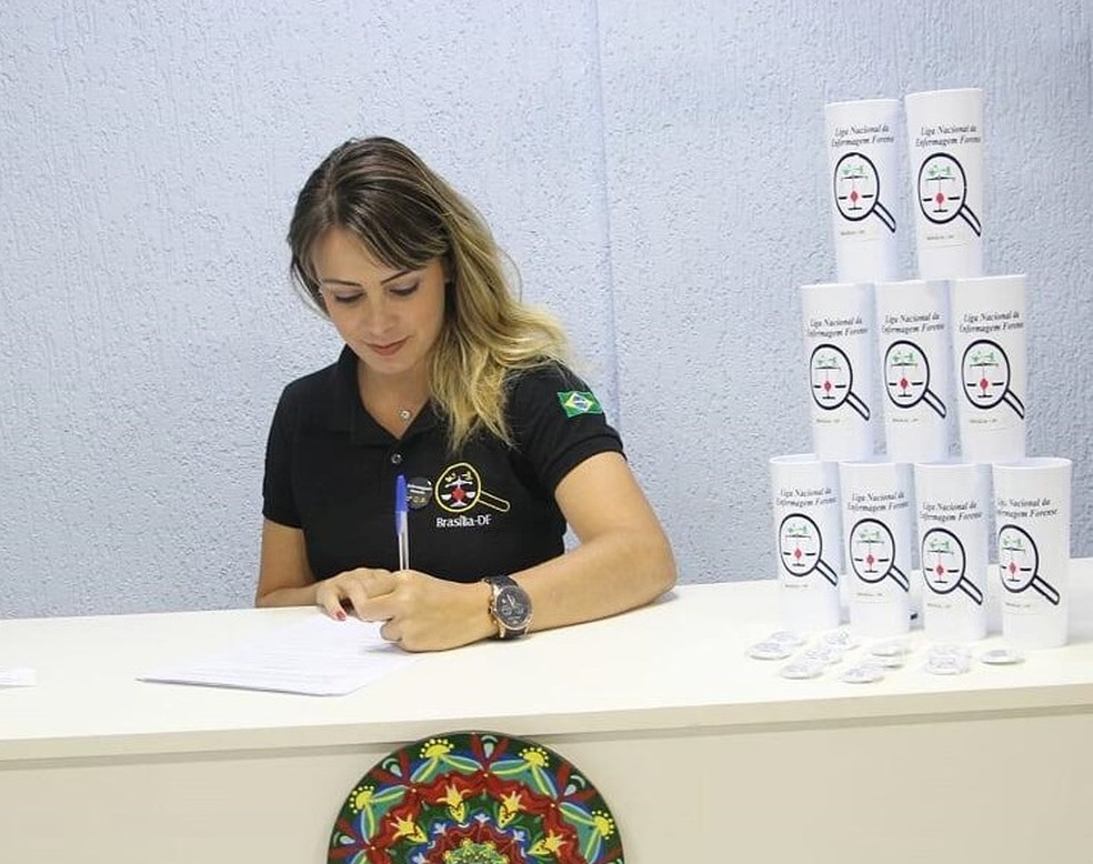 Pollyana Moura em cerimônia de assinatura de estatuto da Liga Nacional de Enfermeiros Forenses — Foto: Arquivo pessoal 