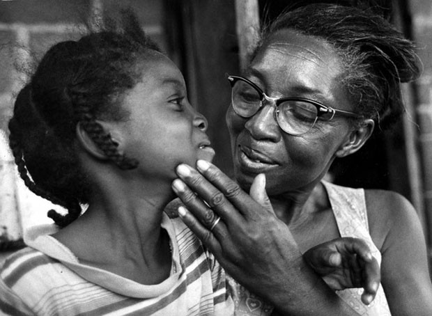 50 anos de fotos entre mães e filhos (Foto: Ken Heyman/reprodução)