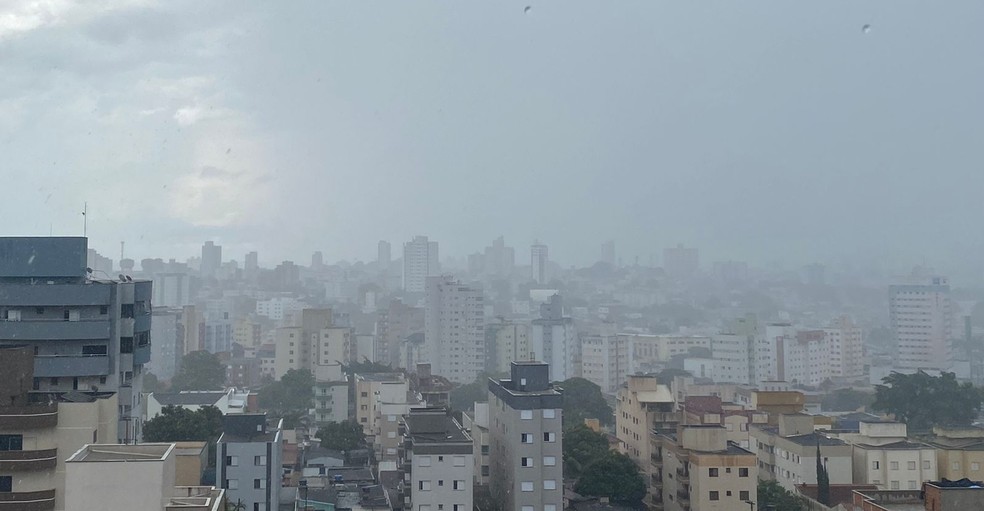 Chuva em Uberlndia  — Foto: Juliana Kopp/g1