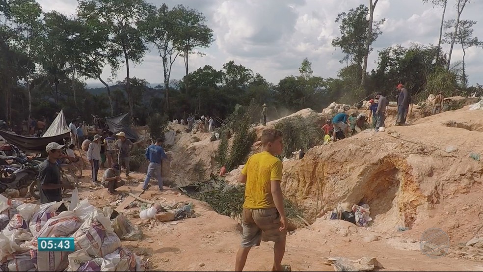 Polícia estima que garimpo é ocupado por duas mil pessoas em Aripuanã — Foto: TV Centro América/Reprodução