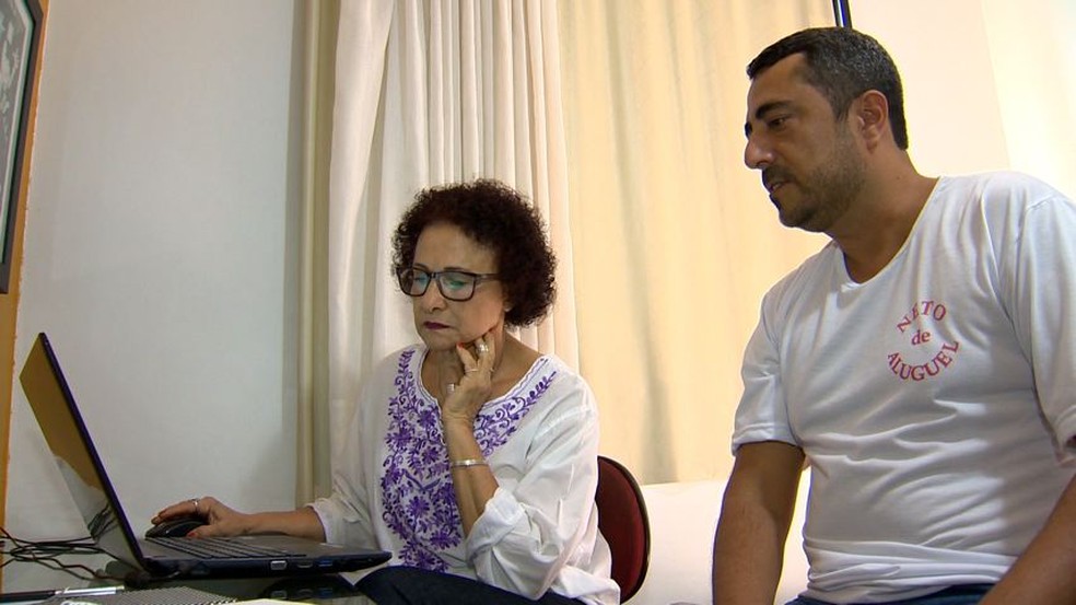 O trabalho do neto de aluguel na casa da dona Dora (Foto: Reprodução/TV Gazeta)
