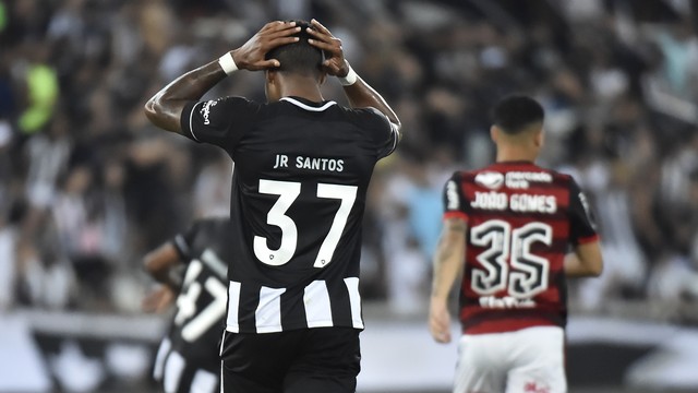 Junior Santos lamenta chance perdida em Botafogo x Flamengo