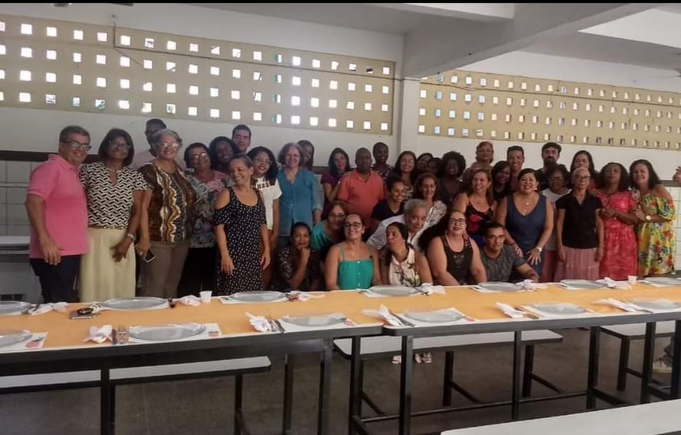 Professores do col&eacute;gio estadual realizam gincana pela internet &mdash; Foto: Cristina BoaVentura/arquivo pessoal