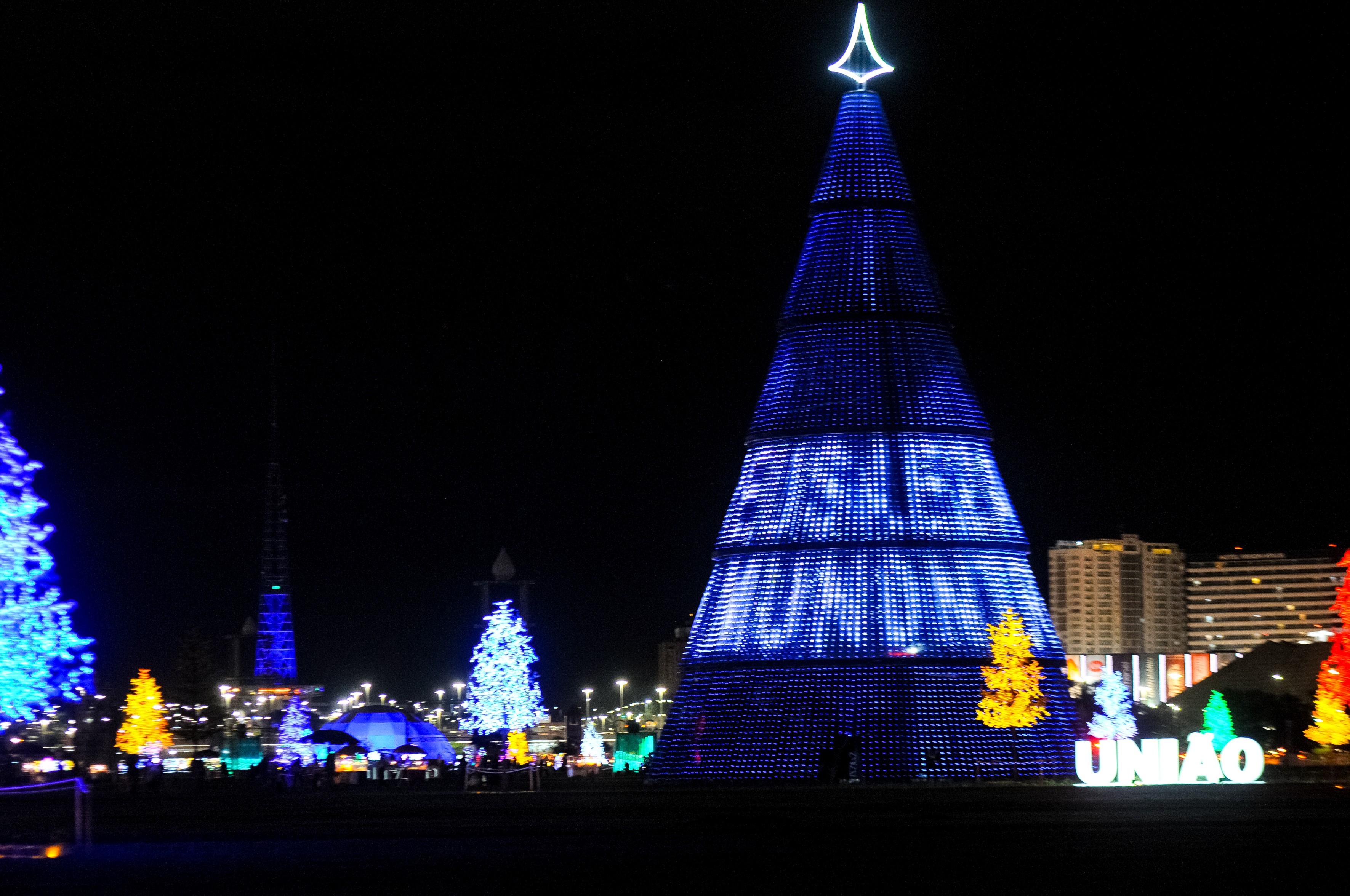Governo do DF cancela edital que previa gasto de até R$ 14 milhões para iluminação de Natal