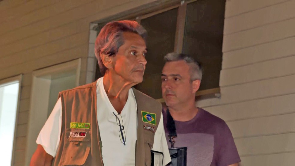 Roberto Jefferson chega ao Rio após ser preso — Foto: Reprodução/TV Globo