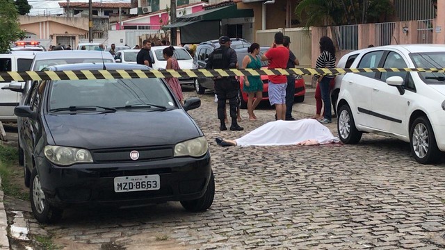Homem foi morto em tentativa de assalto no bairro Candelária, em Natal (Foto: Ítalo Di Lucena/Inter TV Cabugi)