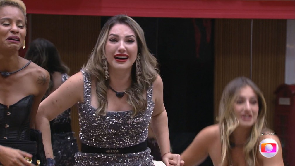 Amanda comemora na final do 'BBB 23' — Foto: Reprodução/Globo