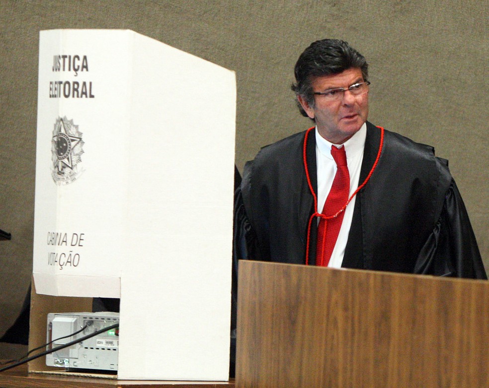 Ministro Luiz Fux durante a eleição para presidente do TSE entre os ministros do tribunal (Foto: Divulgação / TSE)