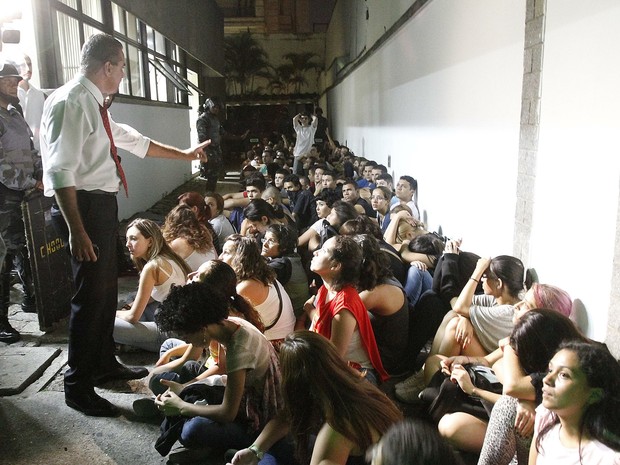 São Paulo detidos protesto contra Copa (Foto: Reginaldo Castro/Estadão Conteúdo)