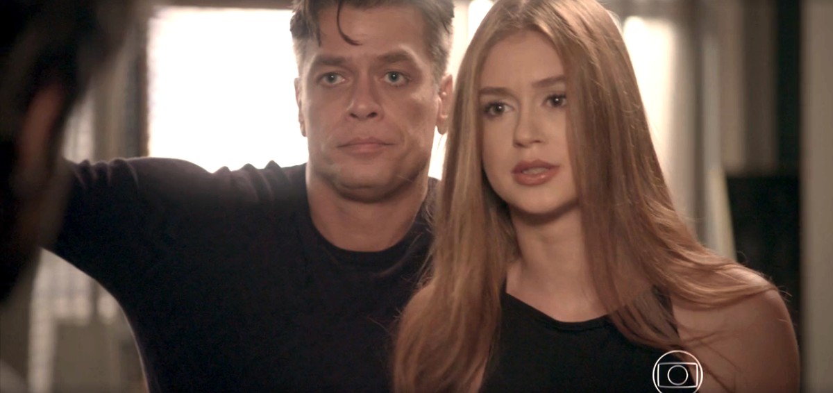 Eliza fica linda para sair com Arthur, mas é surpreendida por pedido de