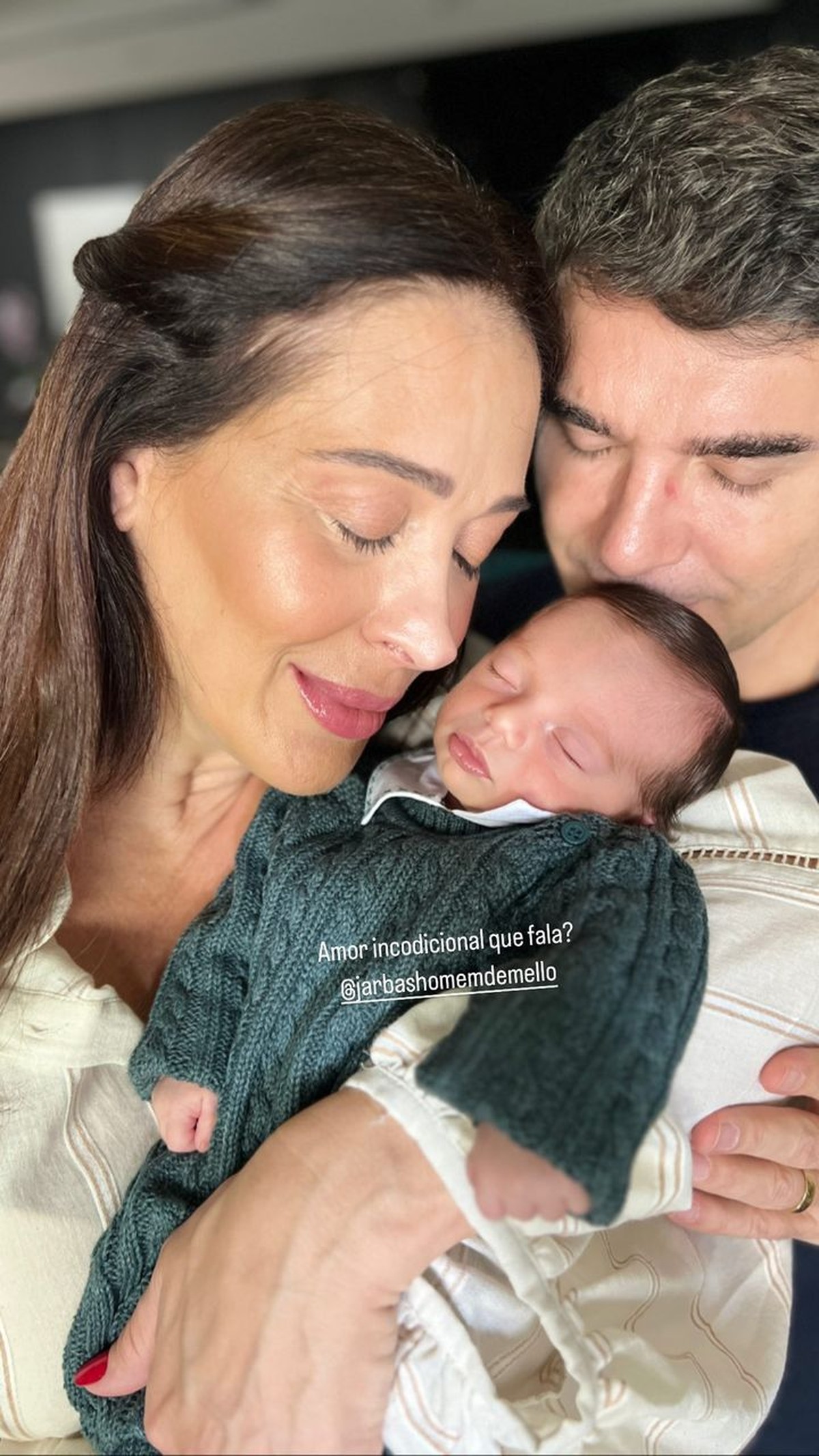 Claudia Raia e Jarbas Homem de Mello se derretem pelo filho rec&eacute;m-nascido |  Celebridades | Vogue