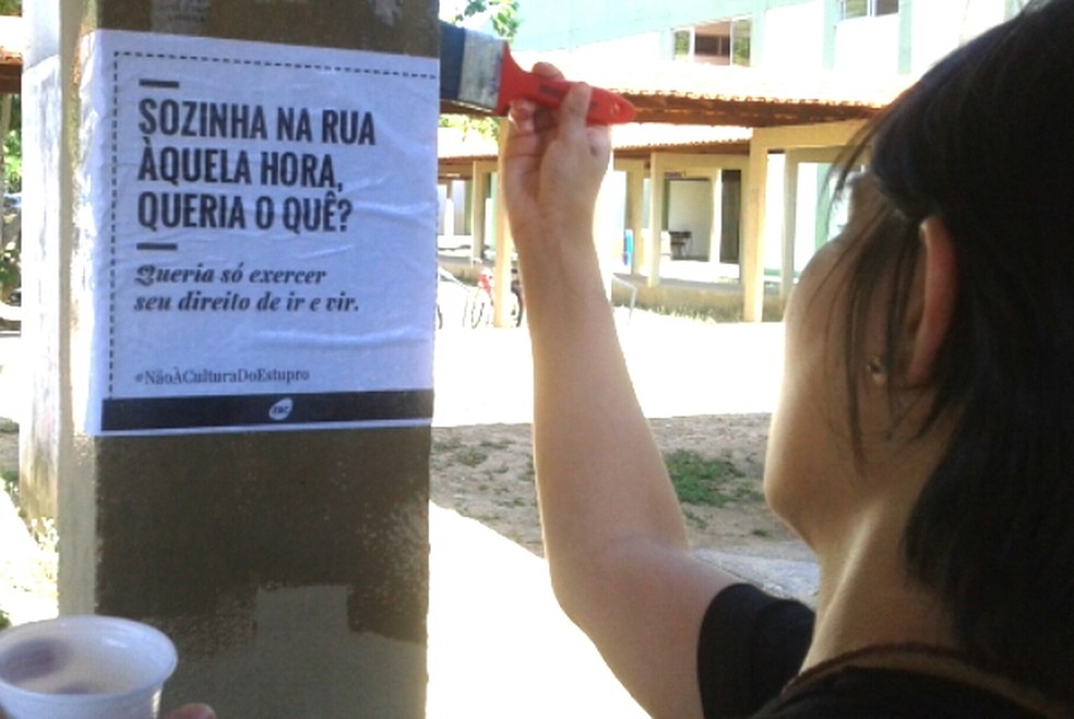 Alunos também distribuíram panfletos e pregaram cartazes pela universidade do Amapá, para chamar atenção da gestão e pedir providências — Foto: Loyanna Santana/Arquivo Pessoal