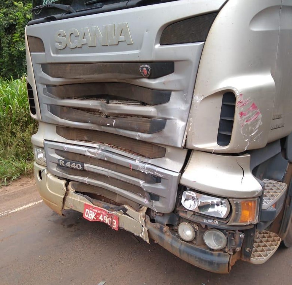 Acidente teria sido causado após motorista negar ultrapassagem — Foto: Willian Tessaro