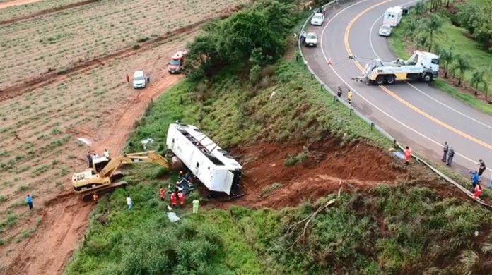onibus de sacoleiros cai em ribanceira e deixa dois mortos e 15 feridos na rodovia marechal rondon sao jose do rio preto e aracatuba g1