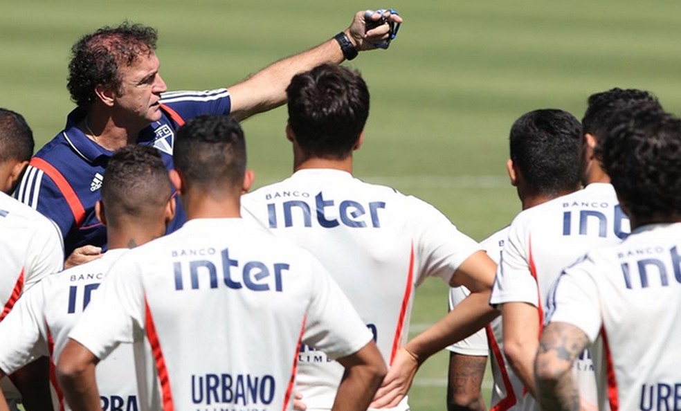 Cuca orienta treinamento do São Paulo — Foto: Rubens Chiri/saopaulofc.net