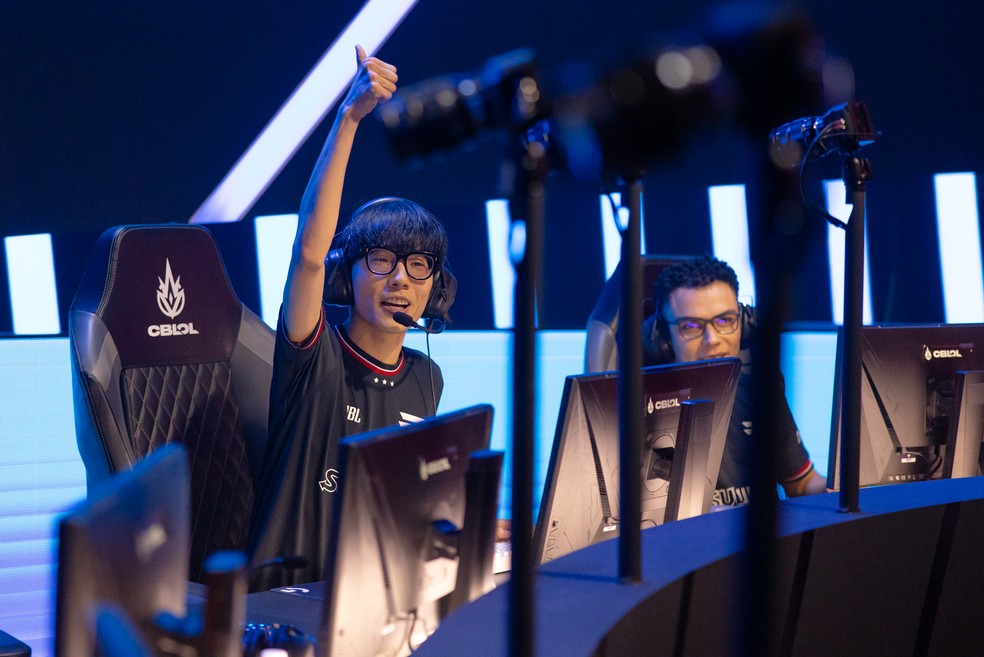 Após um primeiro turno ruim, paiN desencantou no segundo e emplacou a liderança da etapa regular — Foto: Divulgação/Cesar Galeão e Bruno Alvares/CBLOL