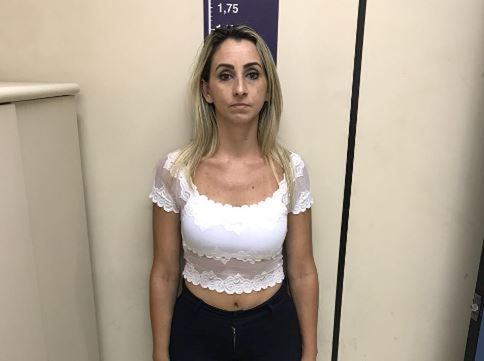  Simone Lira Clemente da Silva, ex-mulher de Nem, é presa em São João de Meriti (Foto: Divulgação)