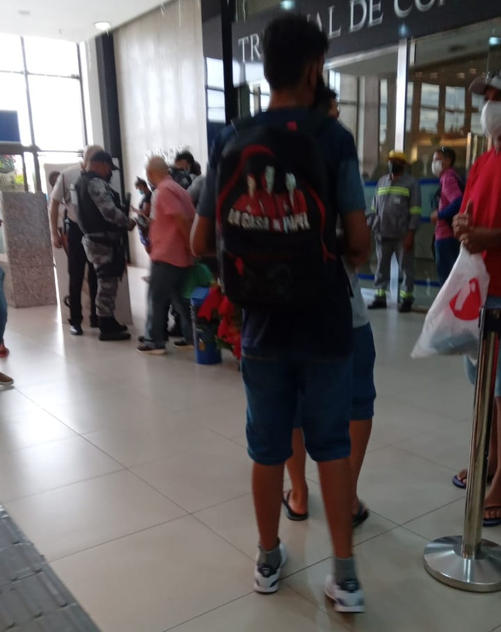Criminosos assaltam joalheria dentro de shopping em Parnaíba — Foto: Reprodução/Redes sociais