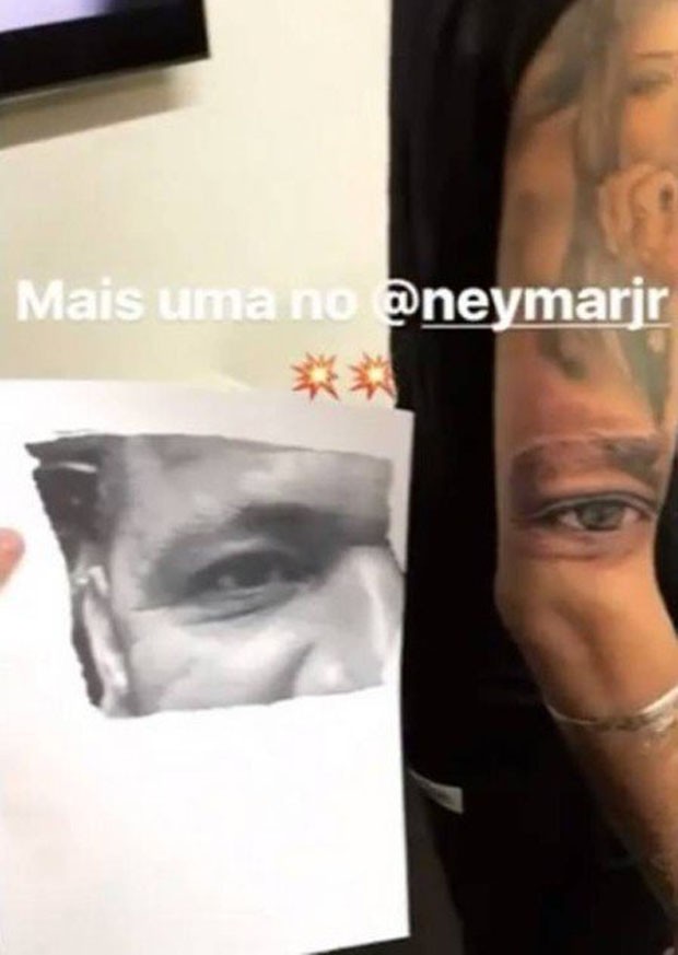 Neymar tatuou olhos do pai  (Foto: Reprodução)