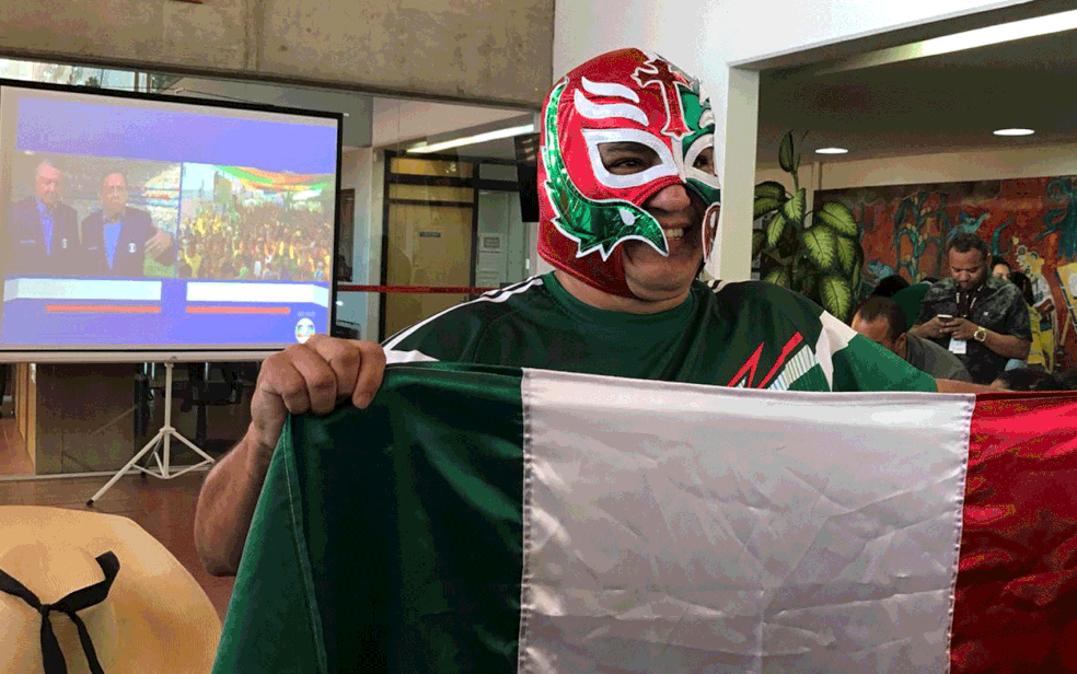 Torcedor Mexicano Usa Mascara De Luta Livre Para Ver Jogo Contra Brasil Distrito Federal G1