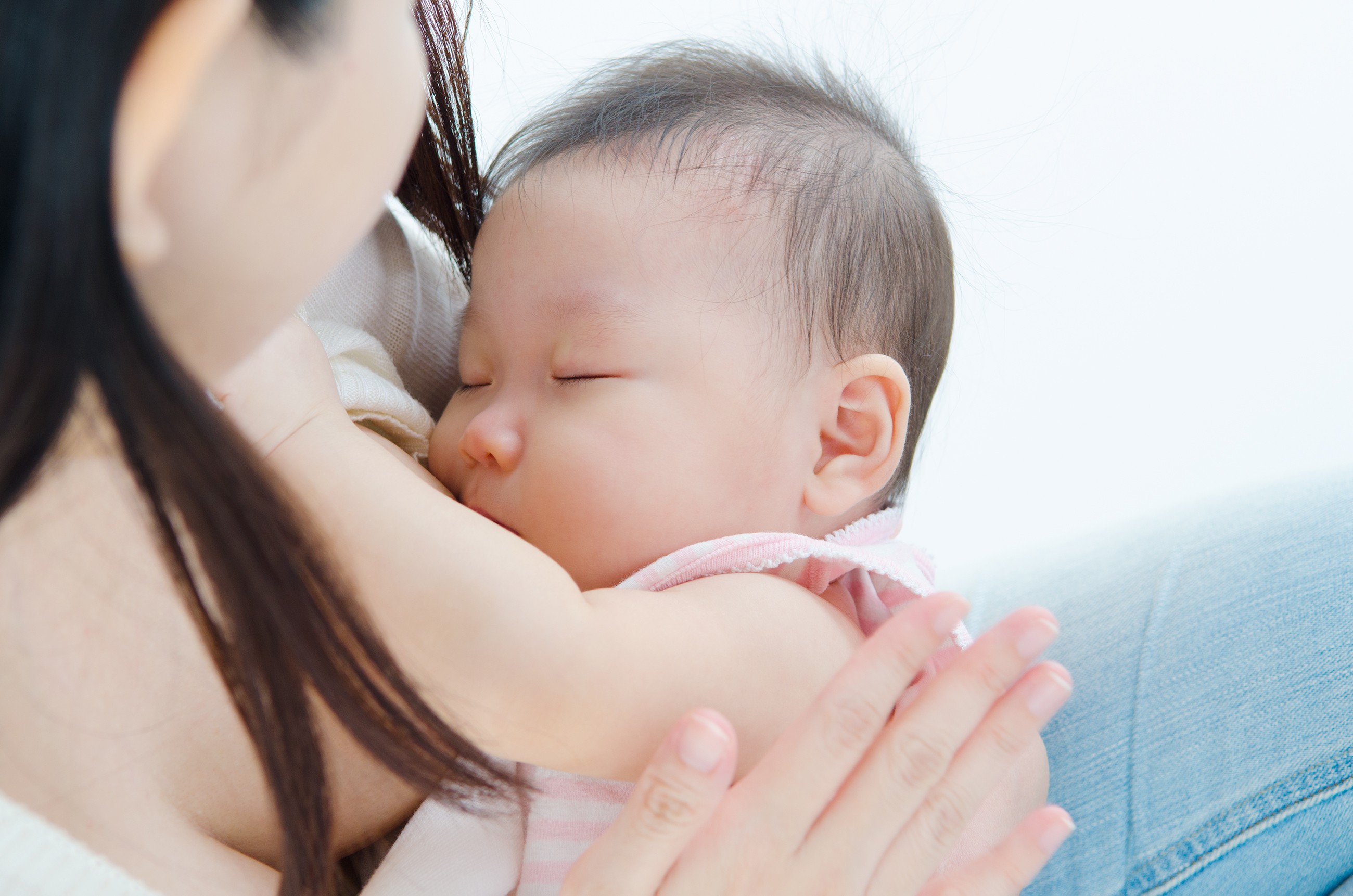 O leite materno contém vinte moléculas que aceleram o combate a infecções e inflamações (Foto: Thinkstock)
