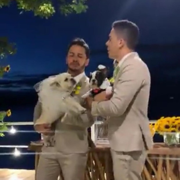 Os cachorros de Carlinhos e Lucas no casamento (Foto: reprodução/Instagram)