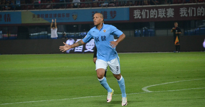 Luis Fabiano Tianjin Quanjian (Foto: Reprodução/Sina.com)