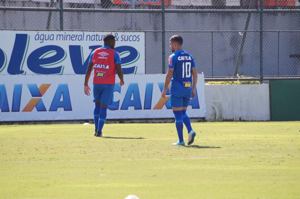 Cruzeiro treina na Gávea com Manoel, Arrascaeta e Sobis em campo