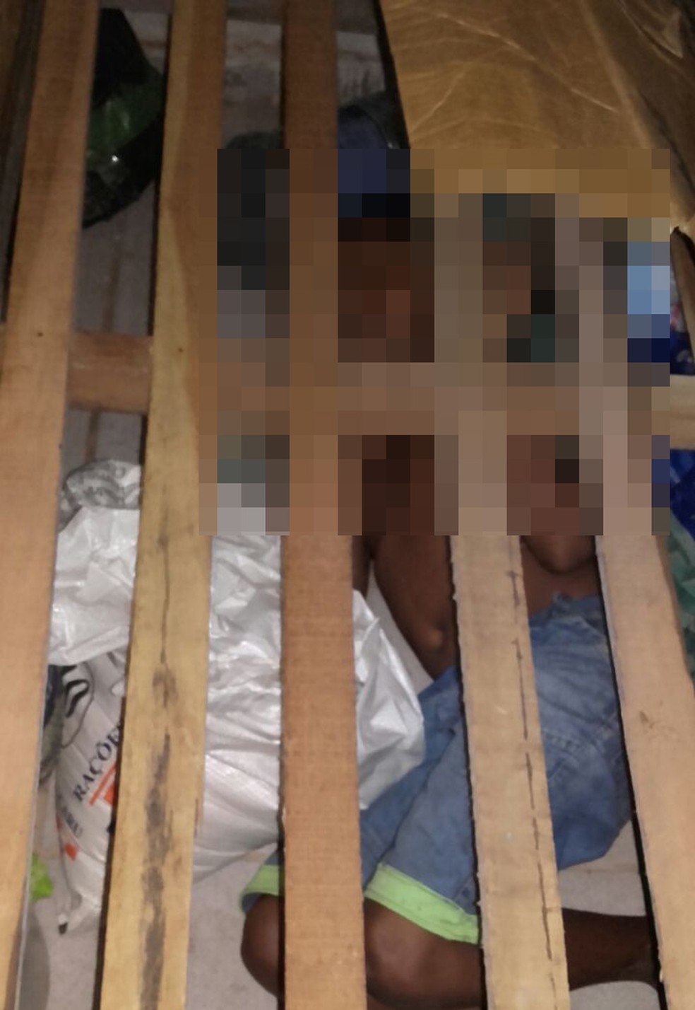 Menino de 11 anos foi encontrado debaixo da cama de um detento (Foto: Divulgação / Sinpoljuspi)