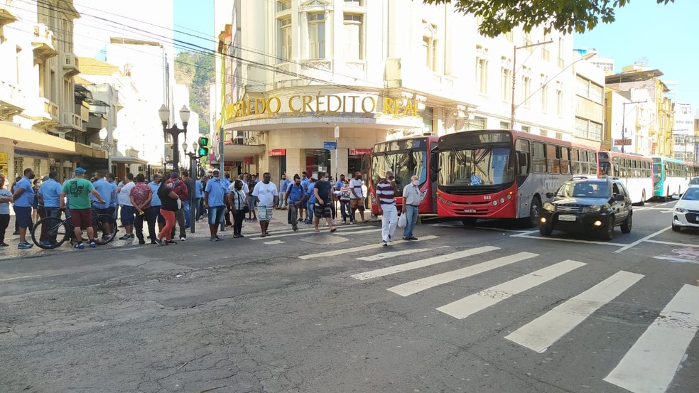 Manisfestação de trabalhadores do transporte público em Juiz de Fora, foto de arquivo— Foto: Nayara de Paula/g1
