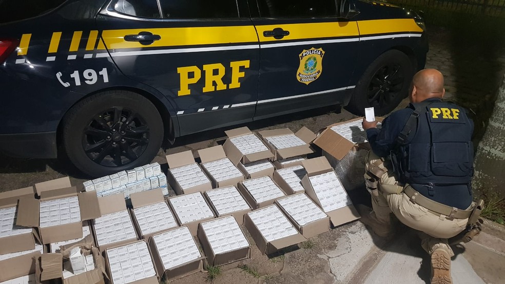 Polícia apreende carga de medicamentos com nota fiscal falsa na BR-153 — Foto: PRF/Divulgação